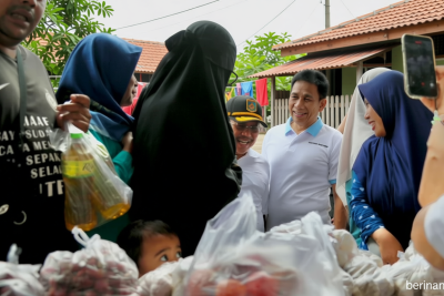 Latest Program: Kendalikan Inflasi, Wamendagri Akhmad Wiyagus Buka Gerakan Pangan Murah di NTB