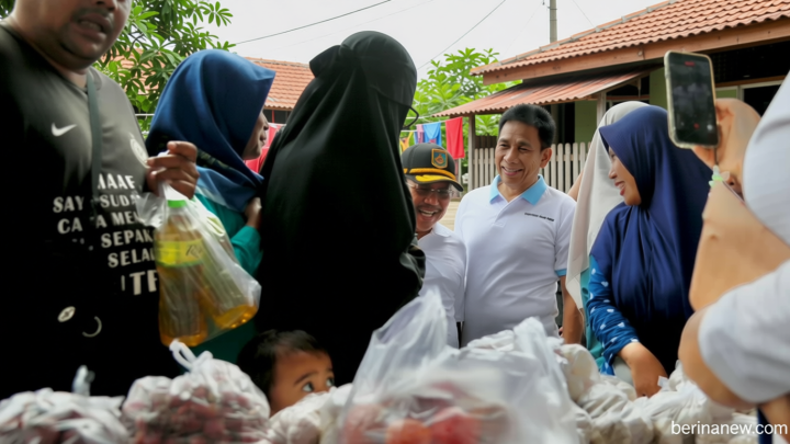 Latest Program: Kendalikan Inflasi, Wamendagri Akhmad Wiyagus Buka Gerakan Pangan Murah di NTB