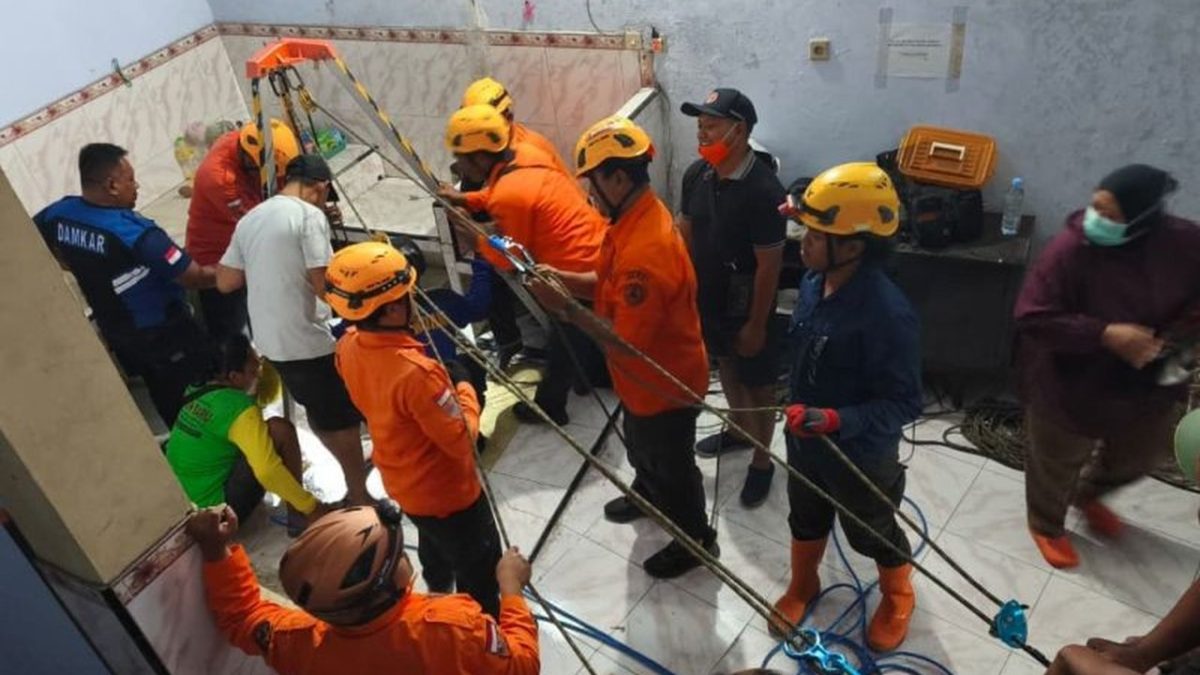 010049.022-evakuasi-remaja-jatuh-sumur-25-meter-di-ponorogo-bpbd-berhasil-selamatkan-korban-hidup-1