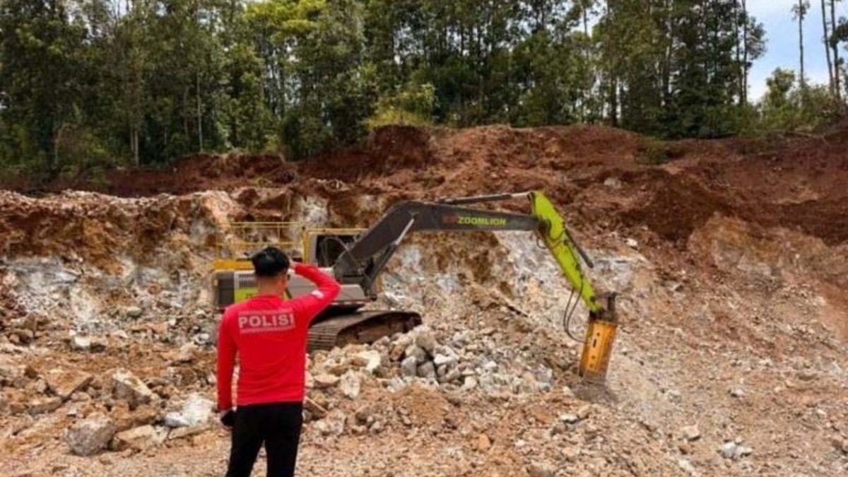 010109.028-polda-sultra-sita-tiga-alat-berat-dalam-penindakan-penambangan-ilegal-di-kolaka-1