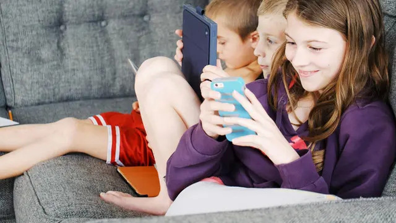 Inggris Bakal Larang Anak di Bawah 16 Tahun Main Medsos