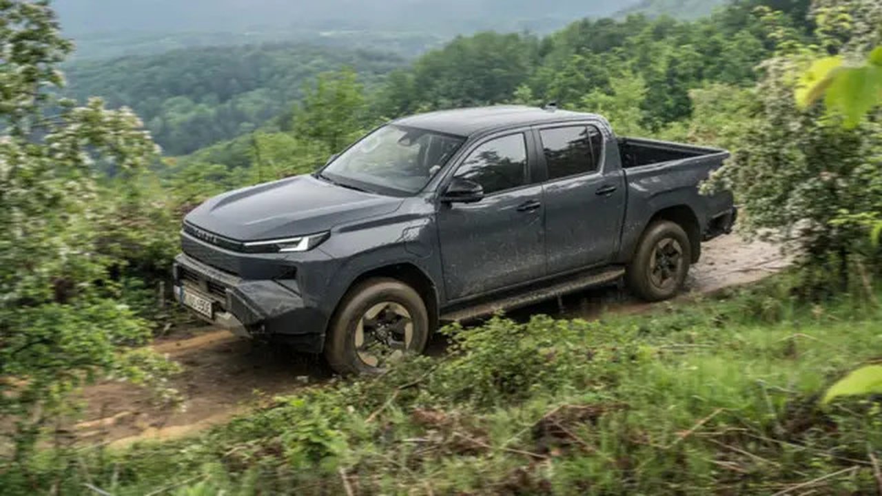 Toyota Hilux BEV Resmi Meluncur, Ini Spesifikasi dan Keunggulannya