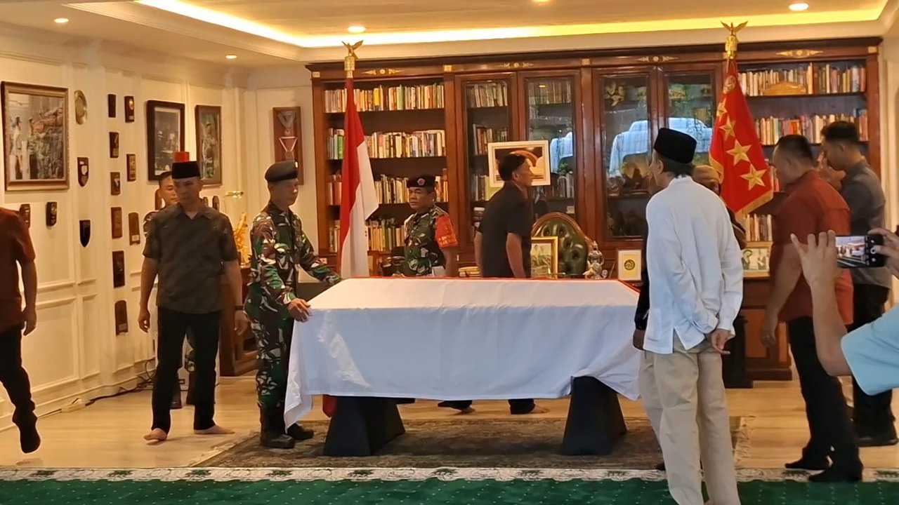 Tangis Hadi Tjahjanto di Rumah Duka Ryamizard: Saya Kehilangan Sosok Bapak