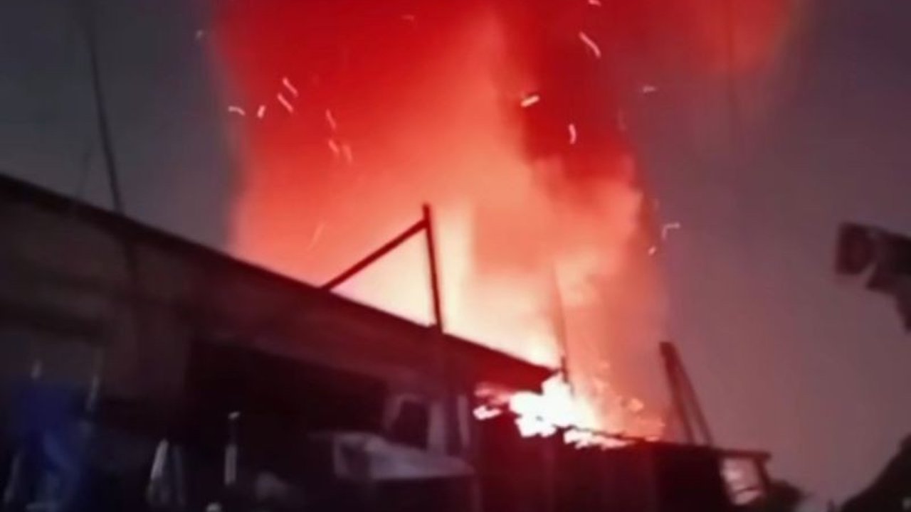 Kebakaran Rumah Dinas Jatinegara: 11 Unit Damkar Berhasil Padamkan Api Tanpa Korban Jiwa