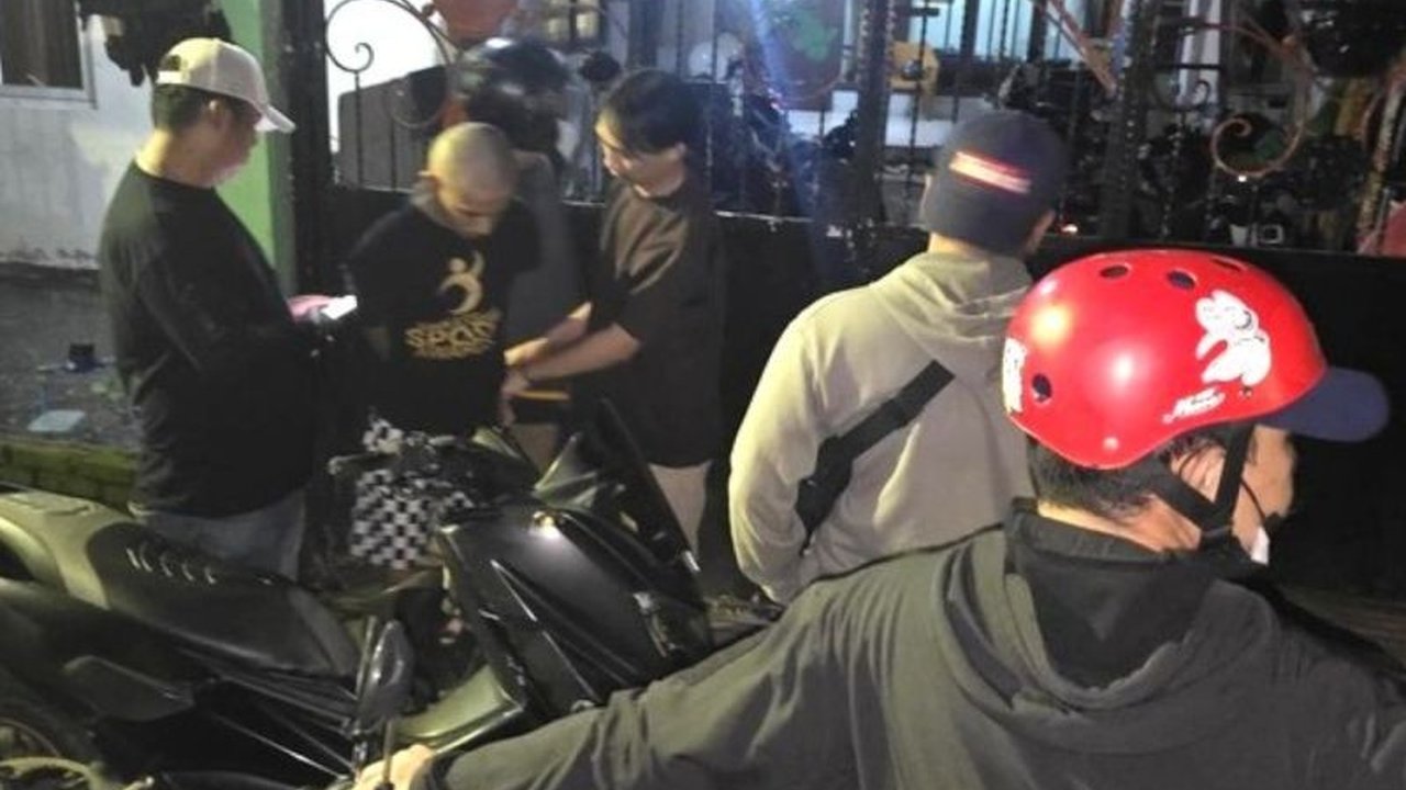 Polisi Berhasil Tangkap Pelaku Pembusuran Makassar – Buron Dua Bulan