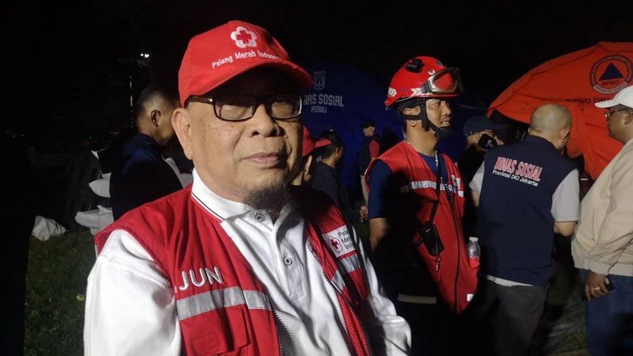 PMI Jakpus Gerak Cepat Tangani Pengungsi Kebakaran Kemayoran, Siapkan Bantuan Medis dan Tenda