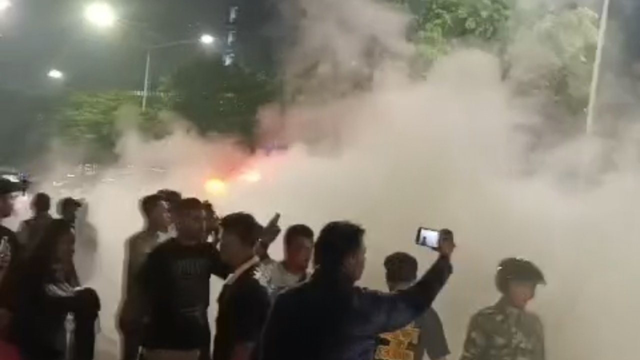 Viral Kepulan Asap Diduga Gas Air Mata saat Demo di Salemba Jakarta, Polisi Buka Suara