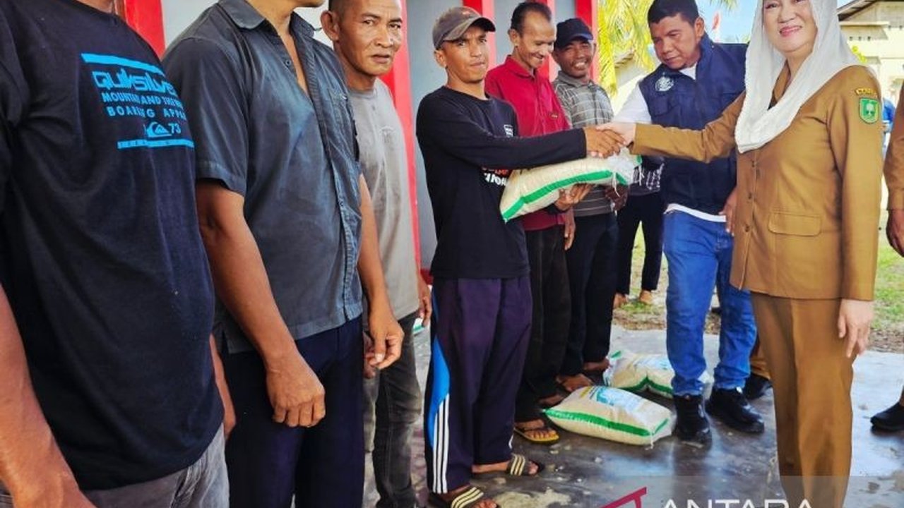 Pemkab Natuna Salurkan Bantuan Beras untuk Keluarga Rawan Pangan, Ringankan Beban Hidup