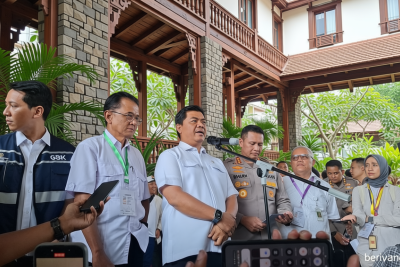 Topics Covered: Wamensesneg: Tidak Ada Karyawan Hotel Sultan yang Dikorbankan