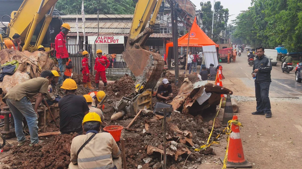 Siang Ini, Jalan Lenteng Agung Amblas arah Depok Ditutup hingga Besok Selasa 2 Juni 2026