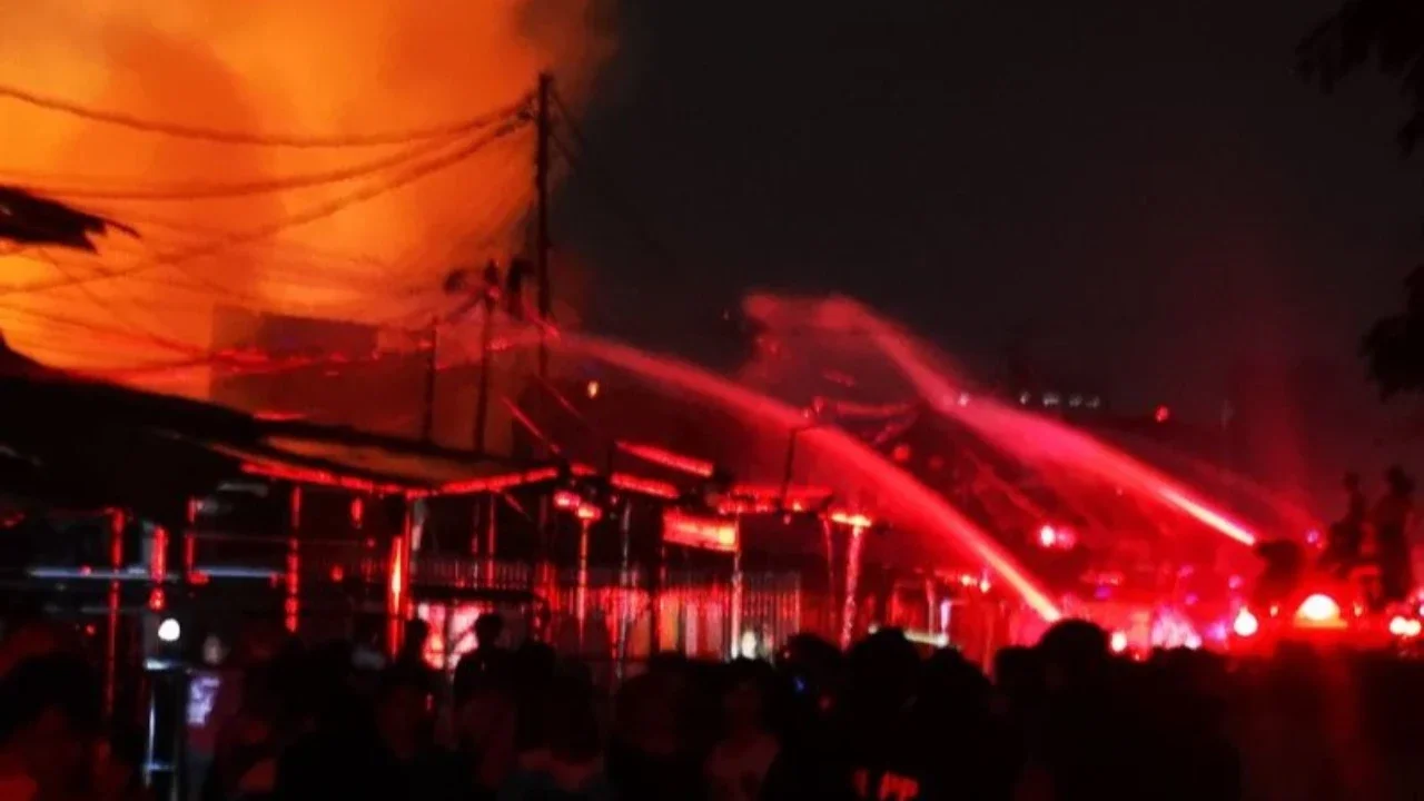 Kronologi dan Dugaan Sementara Penyebab Kebakaran Hebat di Kemayoran