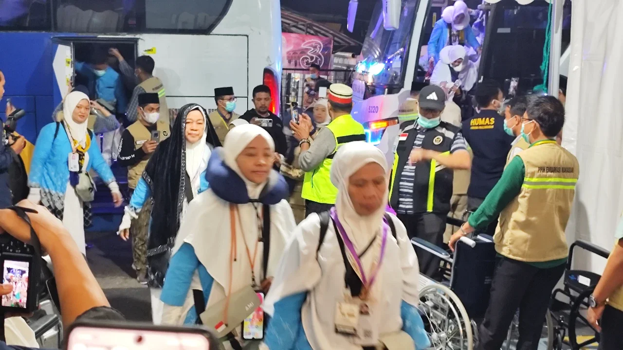 Jemaah Haji Kloter 1 Debarkasi Makassar Tiba, PPIH Catat 15 Orang Meninggal Dunia
