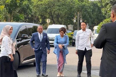 New Policy: Nanik S. Deyang Berkebaya Biru Jelang Dilantik Jadi Kepala BGN di Istana