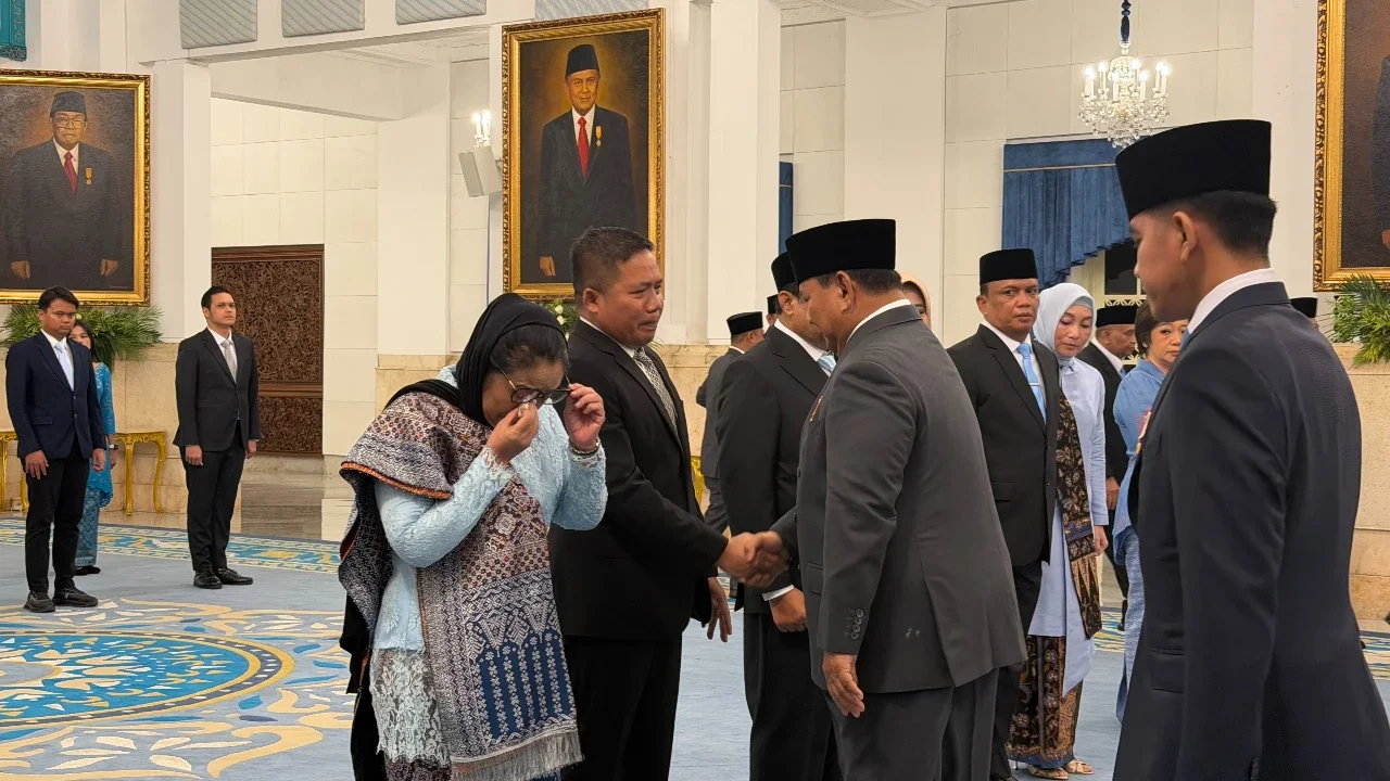 Prabowo Lantik Pimpinan Baru BGN dan Penasihat Khusus Presiden Bidang Ketenagakerjaan, Ini Daftarnya