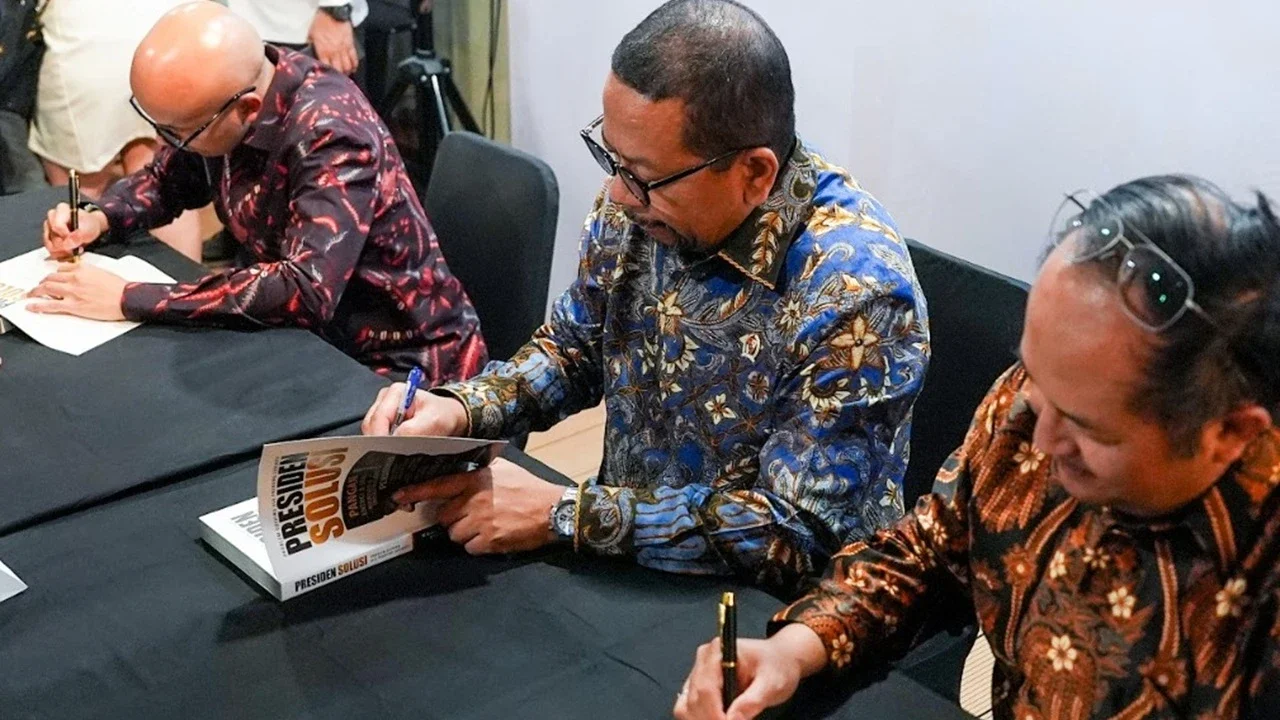 Buku ‘Presiden Solusi’ Ungkap Pola Kepemimpinan dan Pengambilan Keputusan Prabowo