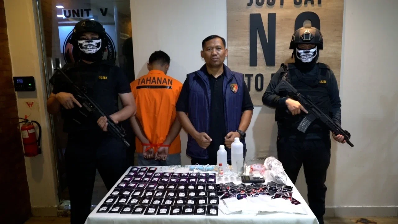 Polisi Bongkar Home Industry Vape Narkoba di Bekasi, Puluhan Cartridge Siap Edar Disita