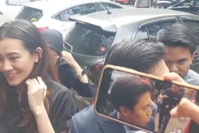 What Happened During: Bawa Bukti Transfer Pembayaran Umrah, Thariq Halilintar dan Aaliyah Massaid Diperiksa Sebagai Saksi Kasus Hanania Travel