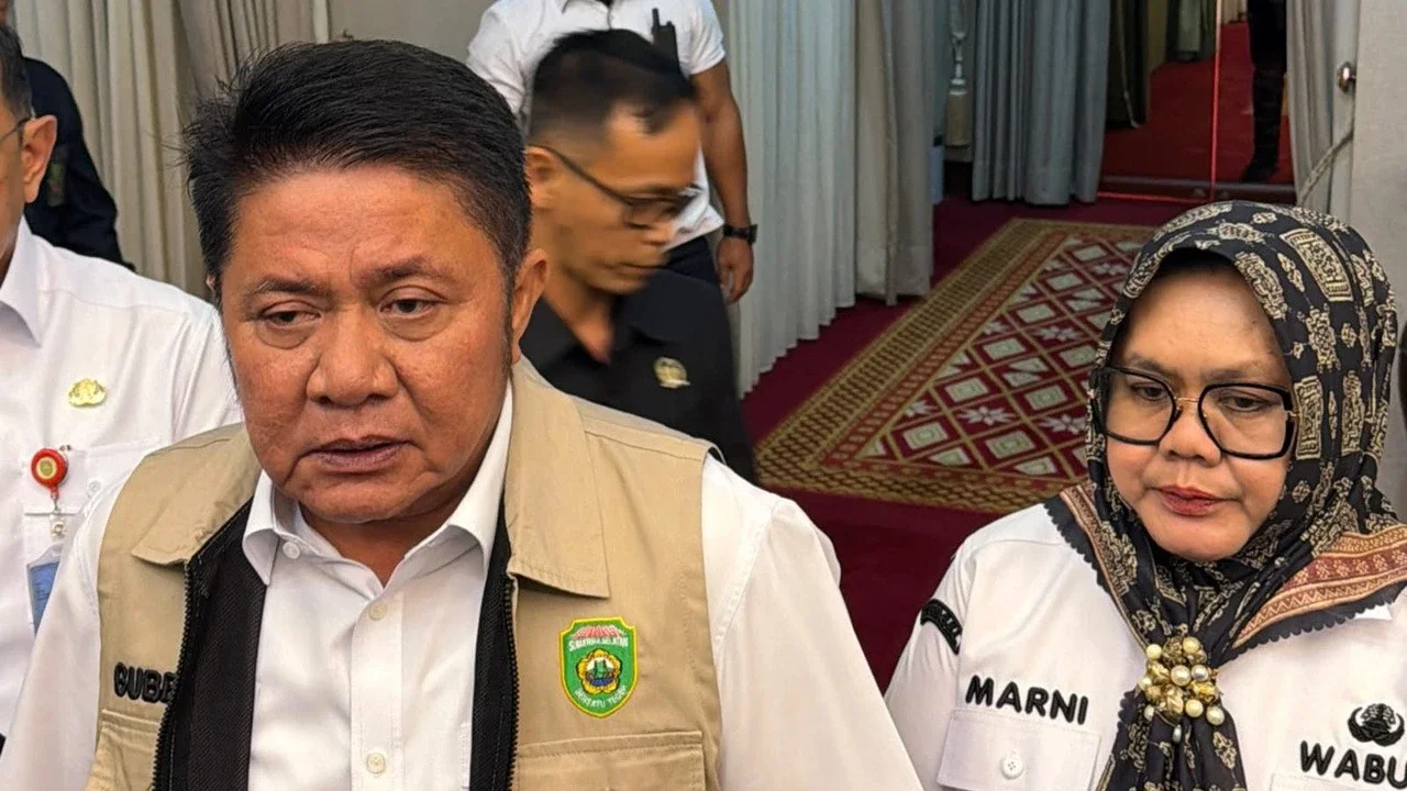Pesan Gubernur Herman Deru kepada Plt Bupati Muara Enim Sumarni: Tak Ada Alasan Setop Pembangunan