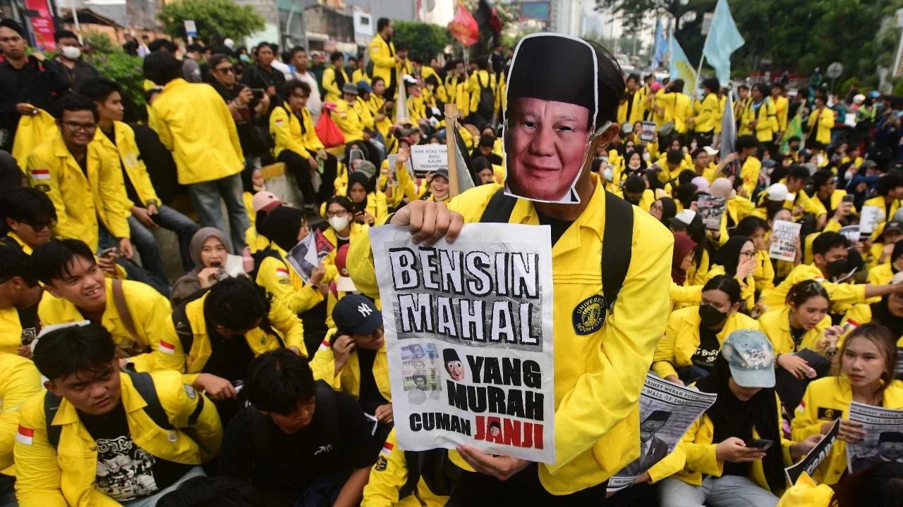 Massa Aksi Belum Membubarkan Diri, Jalan MH Thamrin Masih Dipadati Demonstran