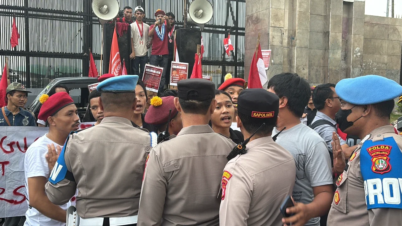Demo Cipayung Menggugat di DPR Memanas, Massa dan Polisi Sempat Adu Mulut