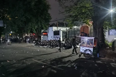 New Policy: Mahasiswa dan Massa Berpakaian Hitam Bubar dari DPRD Jabar, Arus Kendaraan Berangsur Lancar