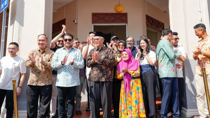 Meeting Results: Kuliner Minang Mendunia, Menteri Ekraf Resmikan Restoran Masakan Padang di Singapura