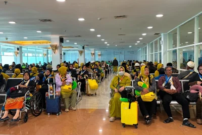 Solving Problems: Bandara Adi Soemarmo Kembali Layani Penerbangan Umroh Langsung Solo-Madinah
