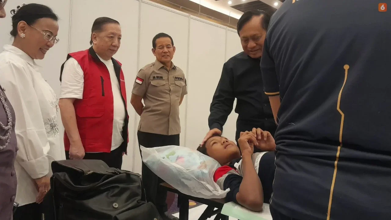 Pakuwon Group Bersama EMC dan YPP Fasilitasi Sunat Gratis bagi 700 Anak