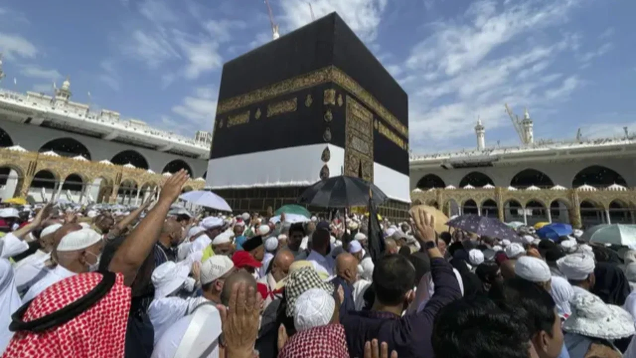 Pembuatan Kiswah Kabah Rampung – Gunakan Teknologi Laser Berpresisi Tinggi