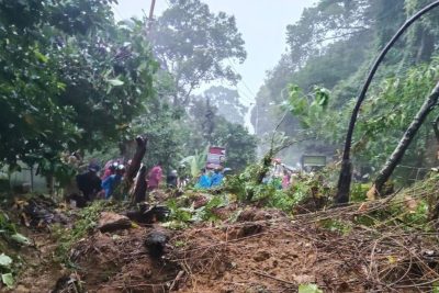 Latest Program: Polisi Tutup Total Arus Padang-Painan Akibat Longsor, Pembersihan Material Dipercepat