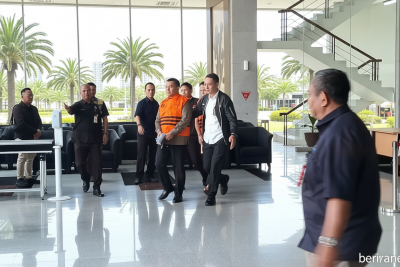 Historic Moment: KPK Tahan Wamen Imipas Silmy Karim Usai Menyerahkan Diri