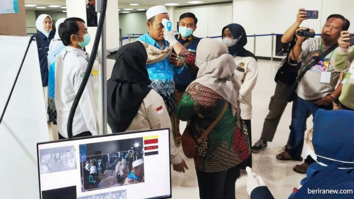 What Happened During: Kepulangan Jamaah Haji Kloter Pertama Surabaya: 378 Jemaah Tiba, Layanan Seamless Corridor Permudah Proses