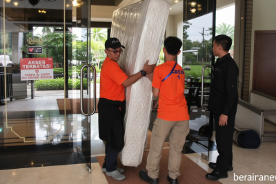 FOTO: Kemensetneg Relokasi Aset Eks Hotel Sultan ke Gudang di Cikarang