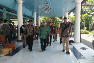 Topics Covered: Jelang Kirab 1 Suro, Panembahan Agung Rangkul Dua Kubu PB XIV untuk Periksa Pusaka Bersama
