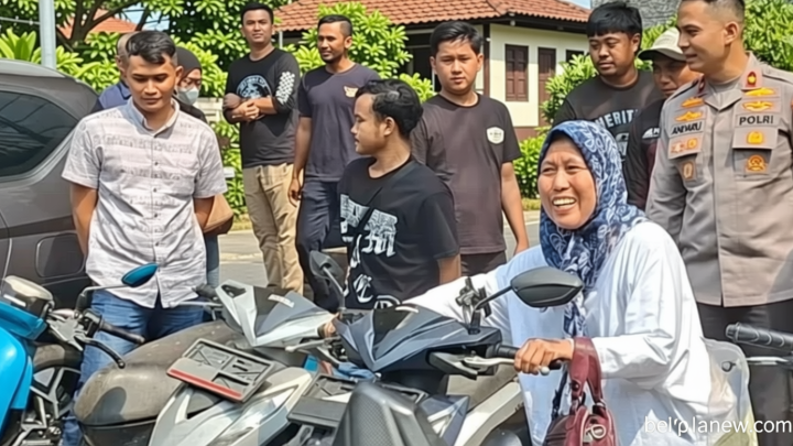 Key Issue: Senyum Semringah Bu Guru Nurjanah Motornya Kembali Usai 4 Bulan Hilang Digondol Maling