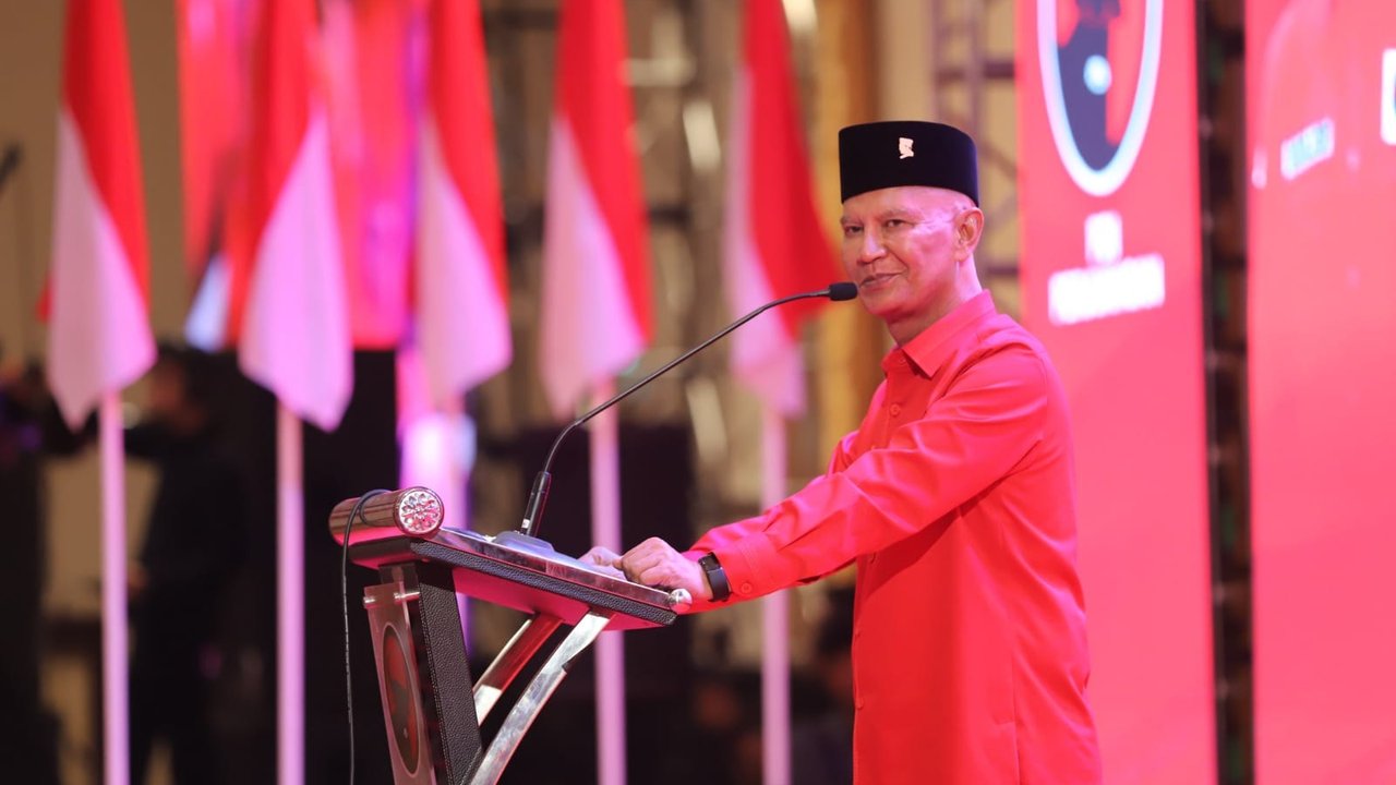 OPINI: Momen Bergandengan Tangan Bapak Prabowo dan Ibu Megawati
