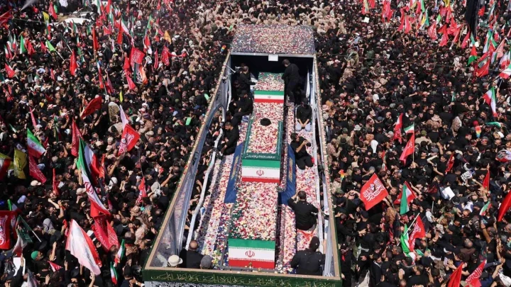 Main Agenda: FOTO: Jutaan Pelayat Iringi Pemakaman Ali Khamenei