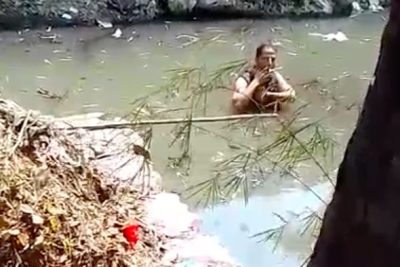 WN Aljazair 2 Kali Berendam ‘Ritual’ di Danau Sunter Sebelum Dievakuasi