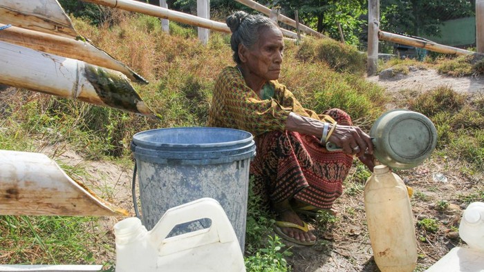 bambu-dan-uap-panas-bumi-cara-warga-palue-mendapatkan-air-bersih-1788337871454_169