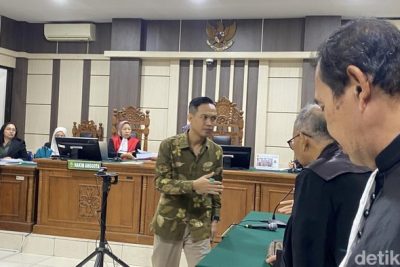 Bupati Cilacap Syamsul Dituntut 7 Tahun Penjara di Kasus Peras Bawahan