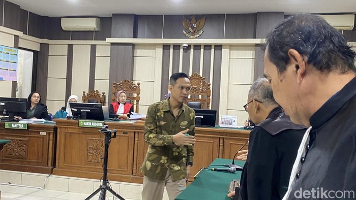 Bupati Cilacap Syamsul Dituntut 7 Tahun Penjara di Kasus Peras Bawahan
