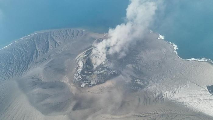 Abu vulkanik Gunung Anak Krakatau Menyebar ke Sebagian Teluk Lampung Pagi Ini