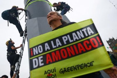 Greenpeace Panjat Tiang Bendera, Protes Pabrik Amonia di Meksiko