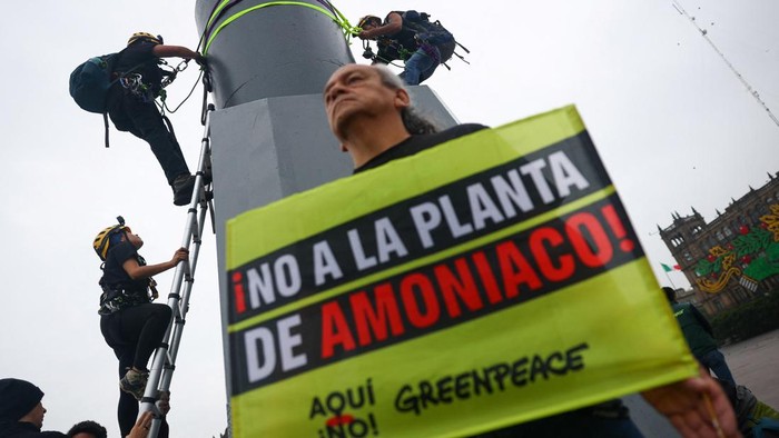 Greenpeace Panjat Tiang Bendera, Protes Pabrik Amonia di Meksiko
