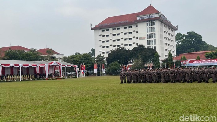 jaksa-agung-st-burhanuddin-memimpin-upacara-peringatan-hari-lahir-ke-81-kejaksaan-republik-indonesia-ondangdetikcom-1788311592125_169