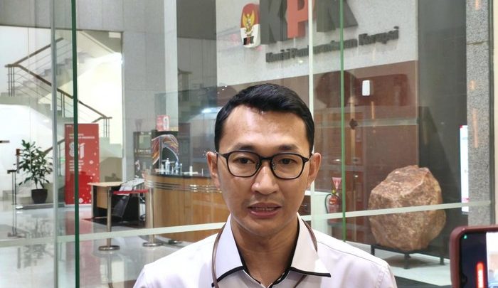 KPK Duga Istri Bupati Pemalang Bantu Siapkan Uang Hasil Pemerasan