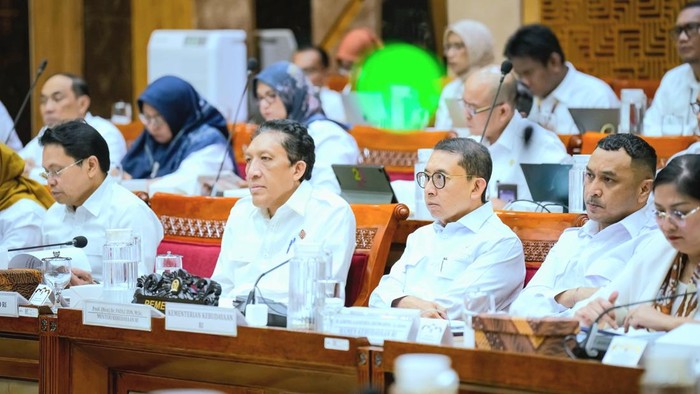 Rapat Bareng DPR, Menbud Paparkan Alokasi Anggaran 2027