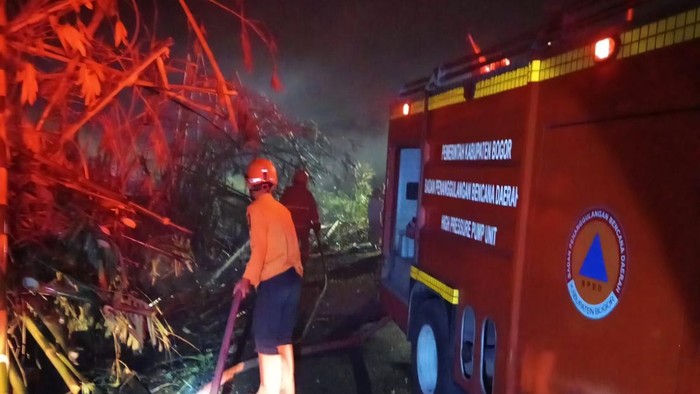 lahan-di-pinggir-jalan-terbakar-di-rumpin-bogor-jawa-barat-jabar-1789321135301_169