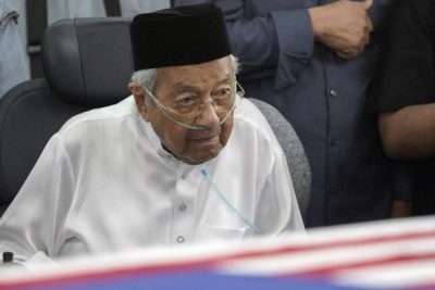 Mahathir Mohamad Masuk Rumah Sakit Usai Istri Wafat
