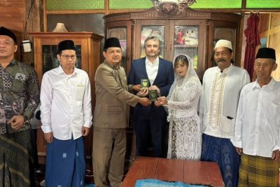 Nikahi Gadis Desa, 2 WNA Puji Cepatnya Layanan KUA Sedan